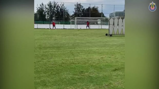 Alexis Vega's stunning free-kicks in training